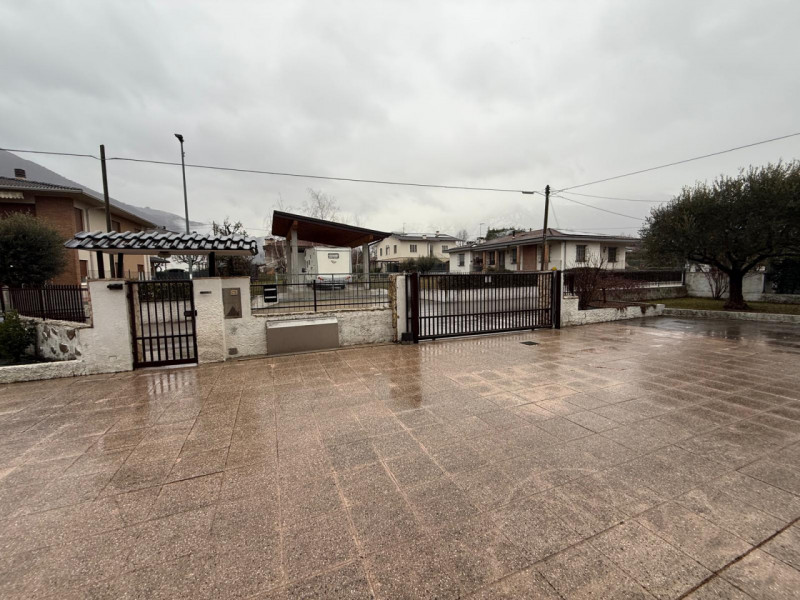 PIOVENE ROCCHETTE LOCALITA' MARONARO
Proponiamo in vendita un appartamento tricamere al piano ter...