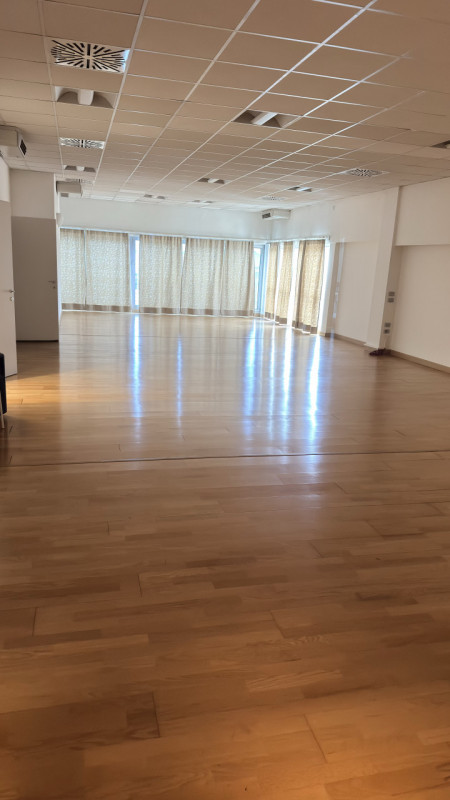 PADOVA ZONA VIGONZA:

immobile commerciale direzionale, complesso al piano primo composto da 3 un...