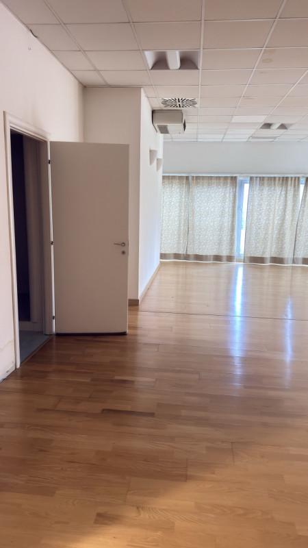 PADOVA ZONA VIGONZA:

immobile commerciale direzionale, complesso al piano primo composto da 3 un...