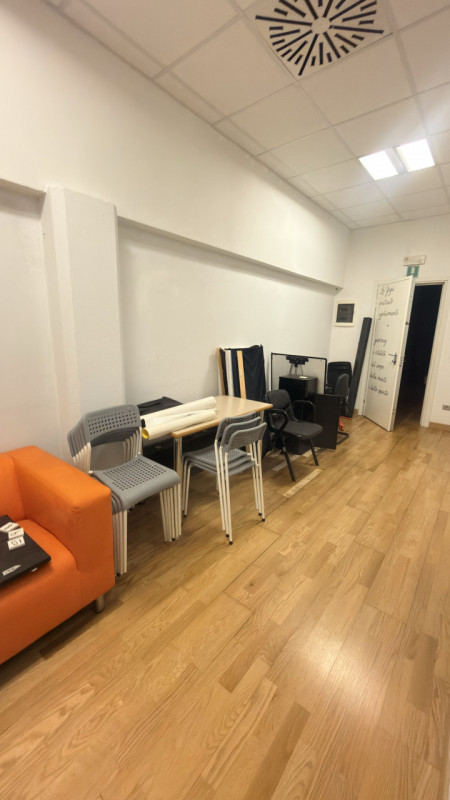 PADOVA ZONA VIGONZA:

immobile commerciale direzionale, complesso al piano primo composto da 3 un...