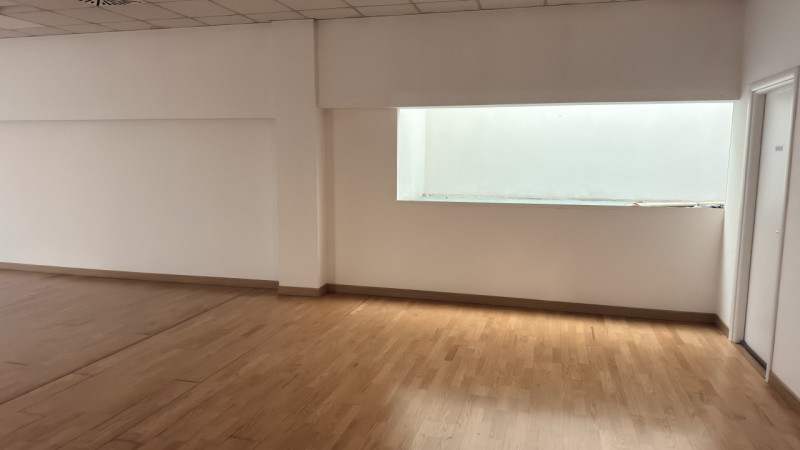 PADOVA ZONA VIGONZA:

immobile commerciale direzionale, complesso al piano primo composto da 3 un...