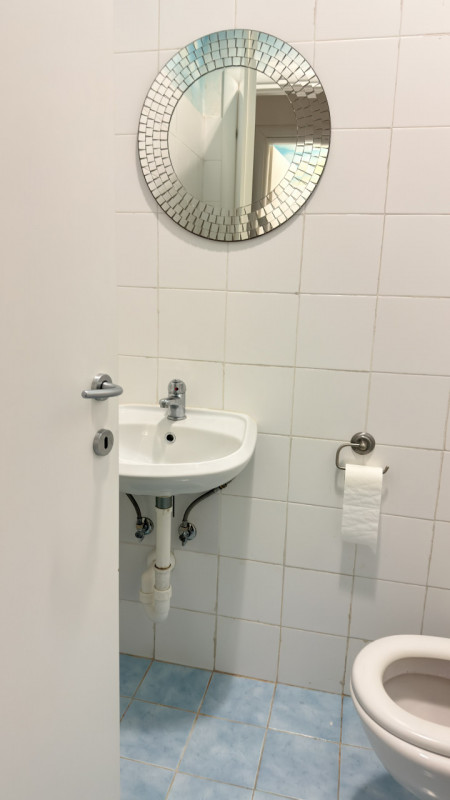 PADOVA ZONA VIGONZA:

immobile commerciale direzionale, complesso al piano primo composto da 3 un...