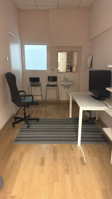 PADOVA ZONA VIGONZA:

immobile commerciale direzionale, complesso al piano primo composto da 3 un...