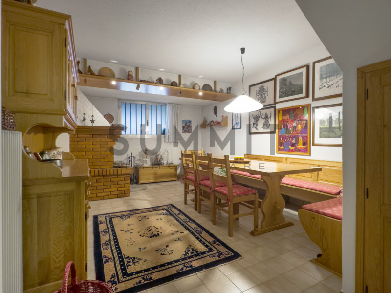 SCHIO - Magrè: in splendida zona residenziale, BIFAMILIARE costruita ex novo nel 1990 di ampie me...