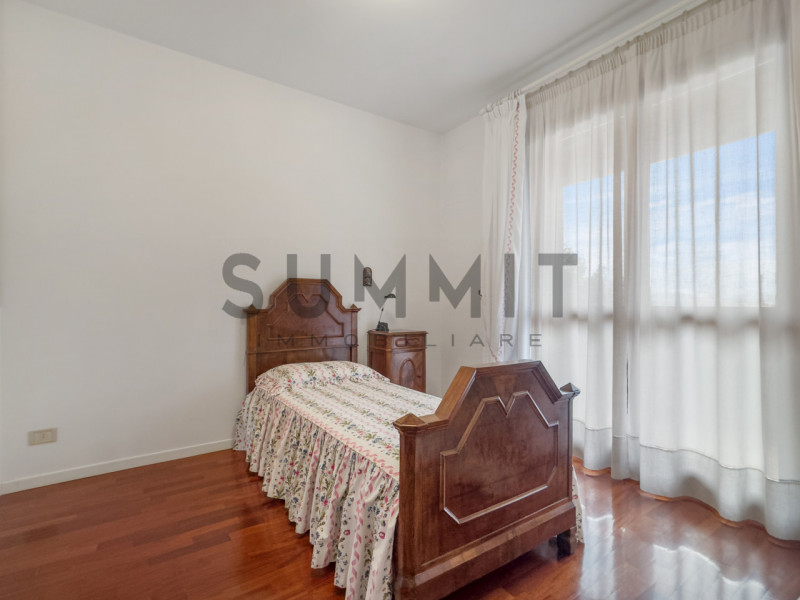 SCHIO - Magrè: in splendida zona residenziale, BIFAMILIARE costruita ex novo nel 1990 di ampie me...