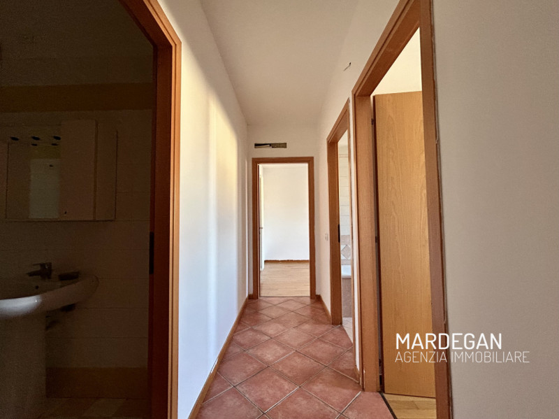 Quando vieni a scoprirlo? 
Ti proponiamo questo appartamento trilocale del 2005 posto al piano se...