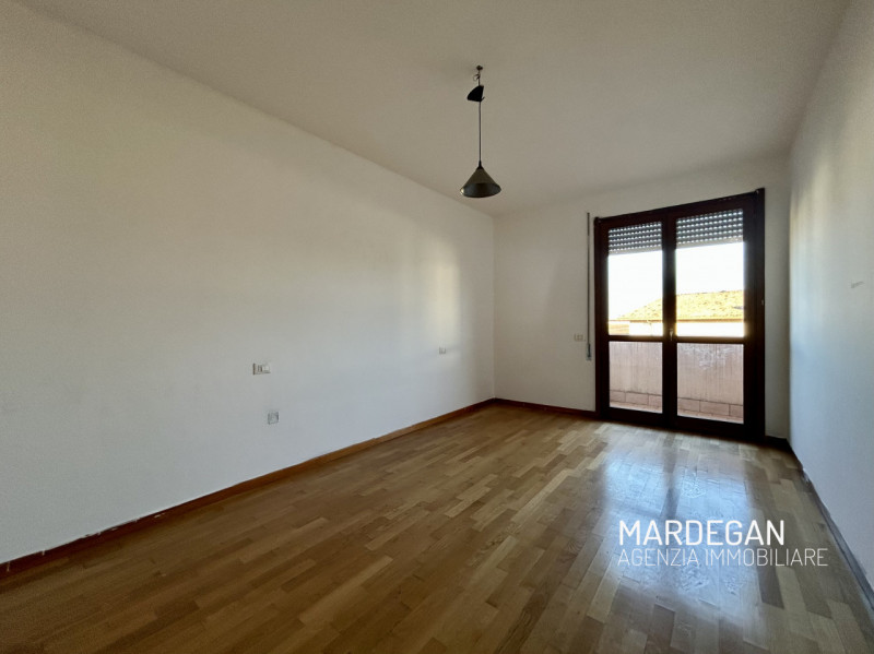 Quando vieni a scoprirlo? 
Ti proponiamo questo appartamento trilocale del 2005 posto al piano se...