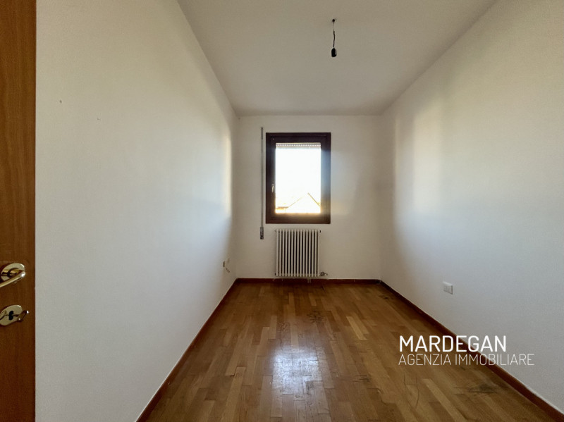 Quando vieni a scoprirlo? 
Ti proponiamo questo appartamento trilocale del 2005 posto al piano se...