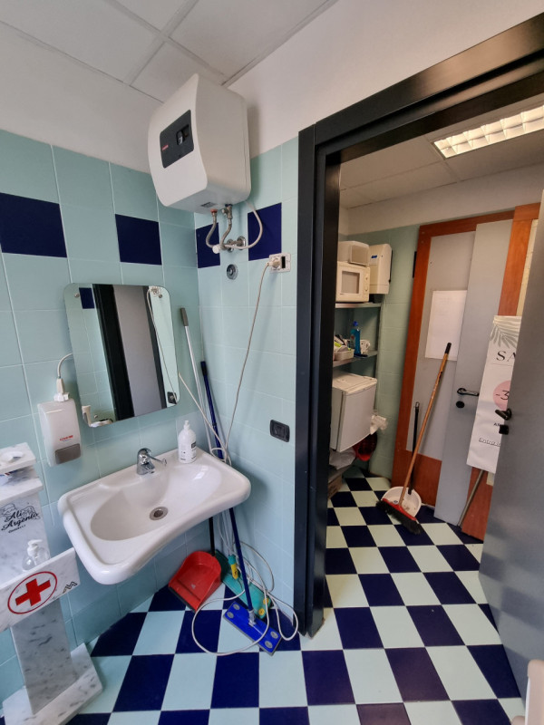 P.te di Barbarano, a due passi dalla Riviera Berica proponiamo in Vendita interessante negozio al...