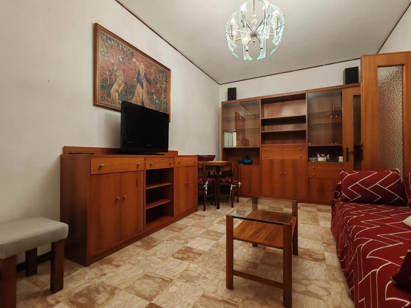 Proponiamo in affitto appartamento completamente arredato, ideale per chi cerca una soluzione pro...