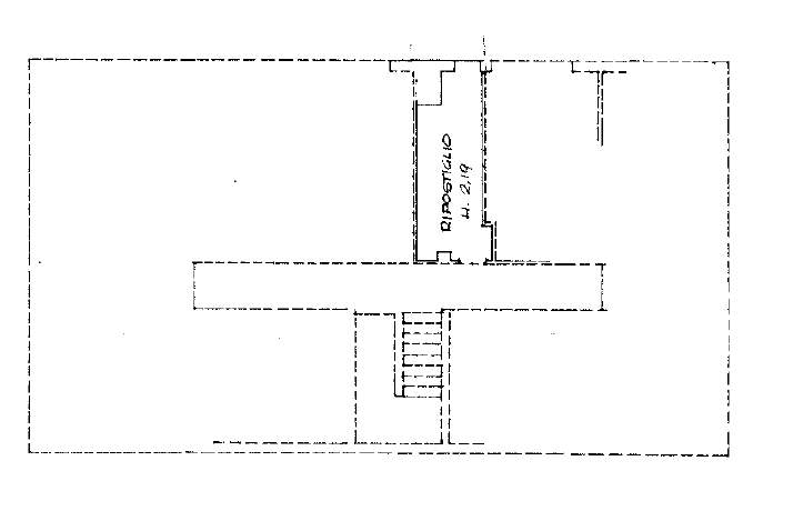 Luminoso ed affascinante appartamento quadrilocale situato al piano rialzato di un piccolo condom...