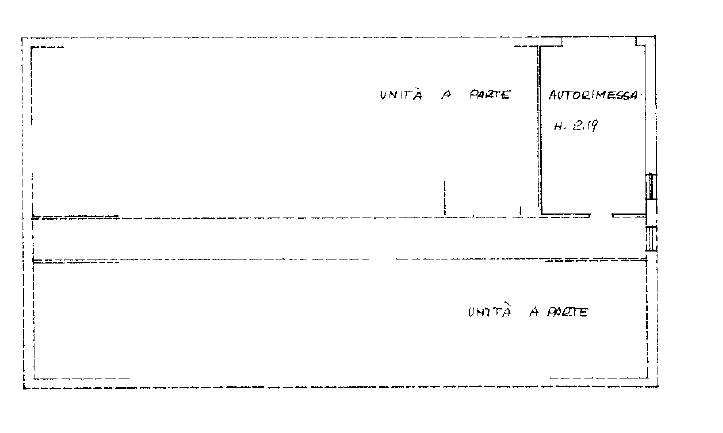 Luminoso ed affascinante appartamento quadrilocale situato al piano rialzato di un piccolo condom...