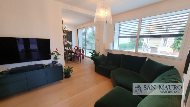 Vicenza: Nel cuore del rinomato quartiere di San Paolo adiacente alle Piscine di Vicenza, proponi...