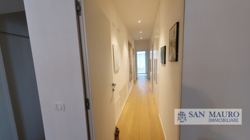 Vicenza: Nel cuore del rinomato quartiere di San Paolo adiacente alle Piscine di Vicenza, proponi...