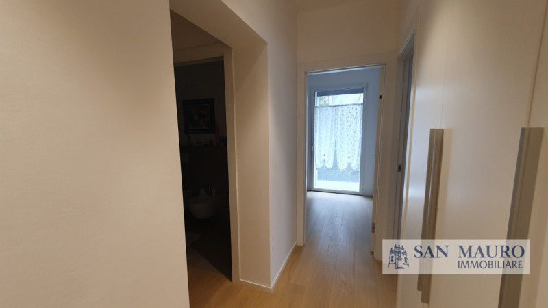 Vicenza: Nel cuore del rinomato quartiere di San Paolo adiacente alle Piscine di Vicenza, proponi...