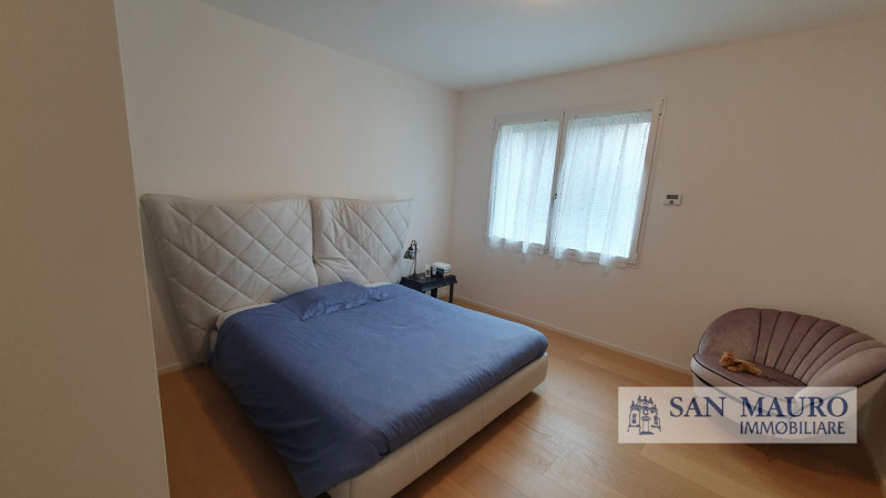 Vicenza: Nel cuore del rinomato quartiere di San Paolo adiacente alle Piscine di Vicenza, proponi...