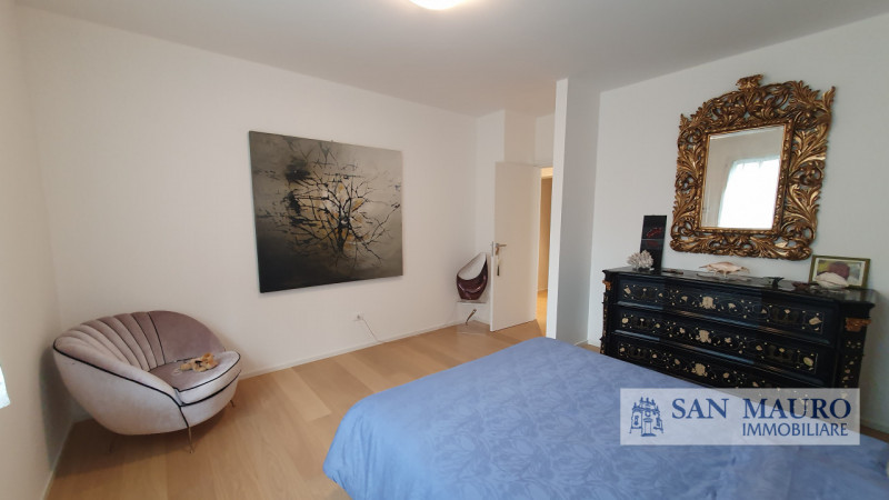 Vicenza: Nel cuore del rinomato quartiere di San Paolo adiacente alle Piscine di Vicenza, proponi...