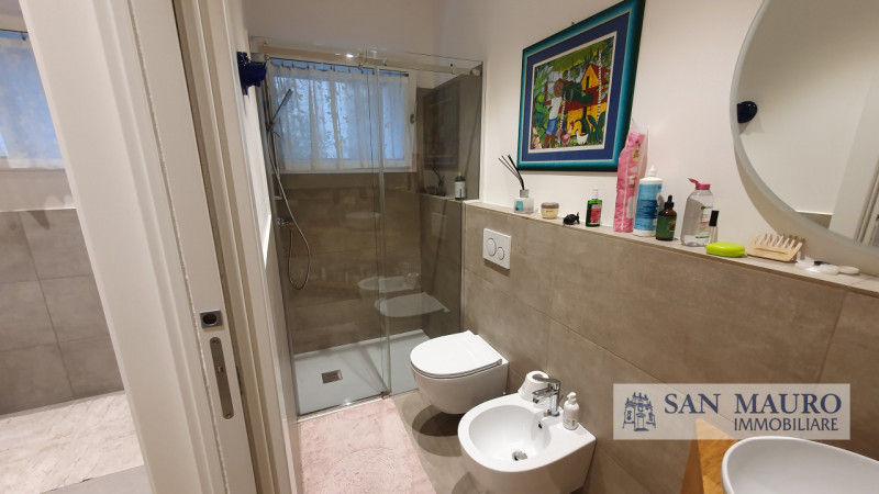 Vicenza: Nel cuore del rinomato quartiere di San Paolo adiacente alle Piscine di Vicenza, proponi...