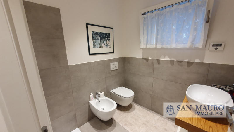 Vicenza: Nel cuore del rinomato quartiere di San Paolo adiacente alle Piscine di Vicenza, proponi...