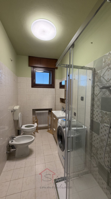 Scopri il tuo nuovo rifugio nel cuore di Padova, nella tranquilla zona di Forcellini! Ti proponia...