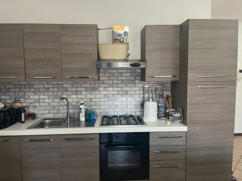 Proponiamo in affitto un ampio e luminoso appartamento di circa 85 mq situato nel comune di Cordi...