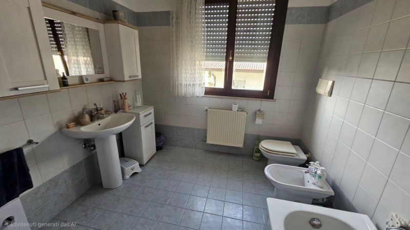 Proponiamo in affitto un ampio e luminoso appartamento di circa 85 mq situato nel comune di Cordi...