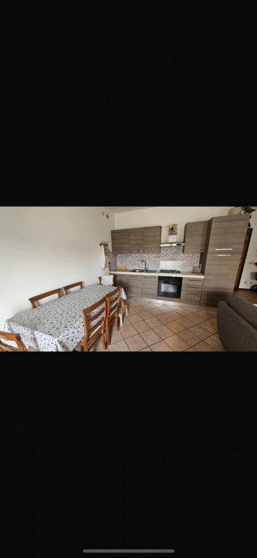 Proponiamo in affitto un ampio e luminoso appartamento di circa 85 mq situato nel comune di Cordi...