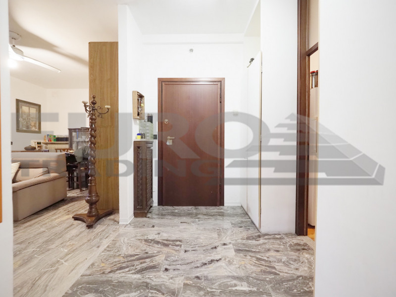 PREGANZIOL – SAN TROVASO

Ampio appartamento con 3 camere, 4 terrazze e garage

In una tranquilla...