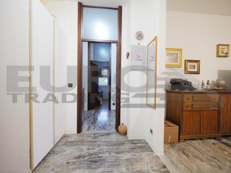 PREGANZIOL – SAN TROVASO

Ampio appartamento con 3 camere, 4 terrazze e garage

In una tranquilla...