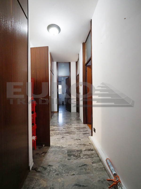 PREGANZIOL – SAN TROVASO

Ampio appartamento con 3 camere, 4 terrazze e garage

In una tranquilla...