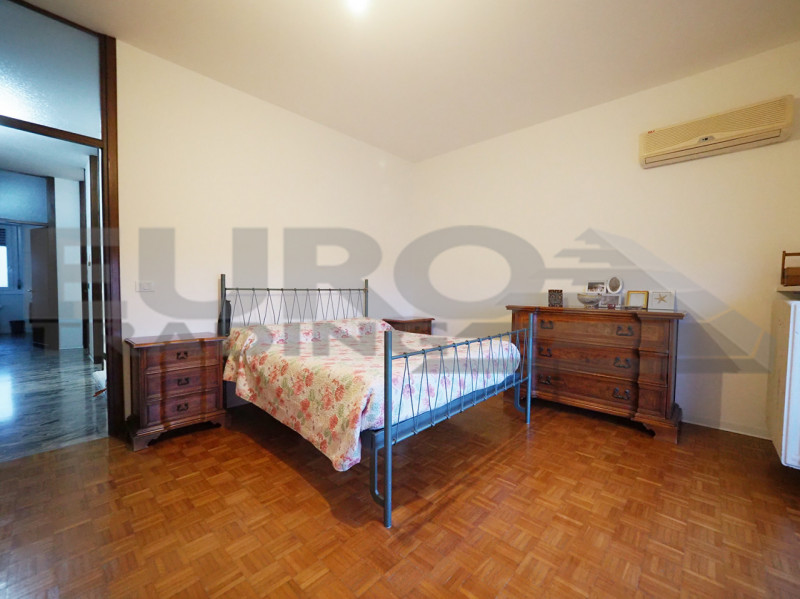 PREGANZIOL – SAN TROVASO

Ampio appartamento con 3 camere, 4 terrazze e garage

In una tranquilla...