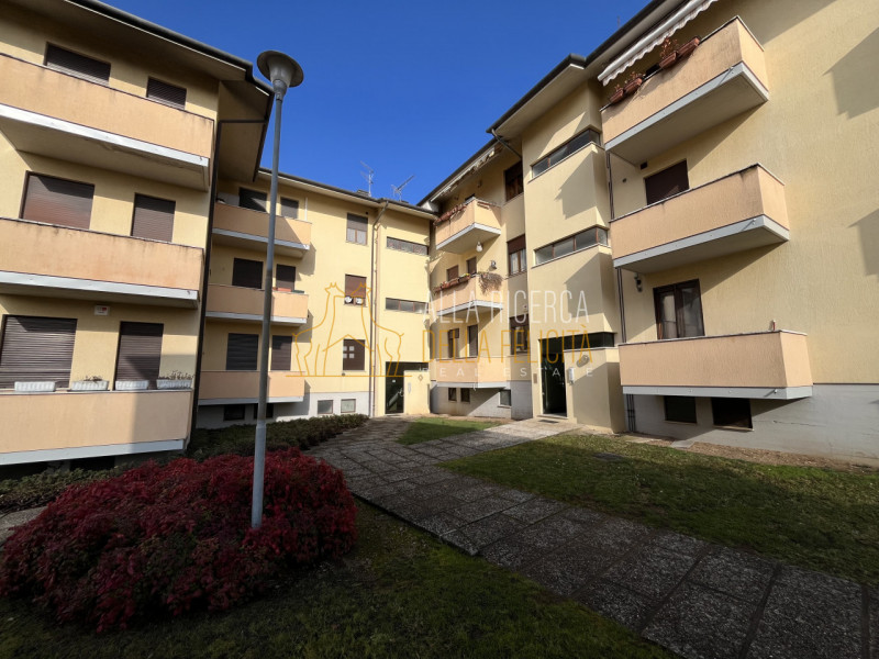 SAN VITO DI LEGUZZANO: In zona residenziale MINIAPPARTAMENTO al piano primo con garage e cantina ...