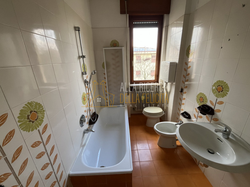 SAN VITO DI LEGUZZANO: In zona residenziale MINIAPPARTAMENTO al piano primo con garage e cantina ...