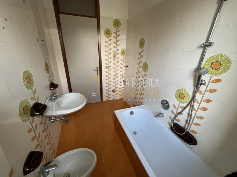 SAN VITO DI LEGUZZANO: In zona residenziale MINIAPPARTAMENTO al piano primo con garage e cantina ...