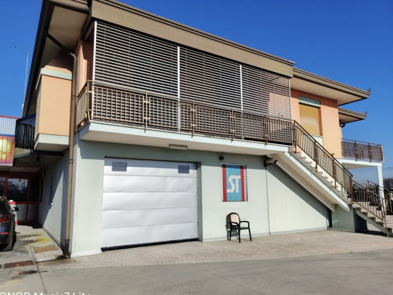 (Per INFO 3316190143) Scopri questa splendida casa singola terratetto, situata nel cuore di Caste...