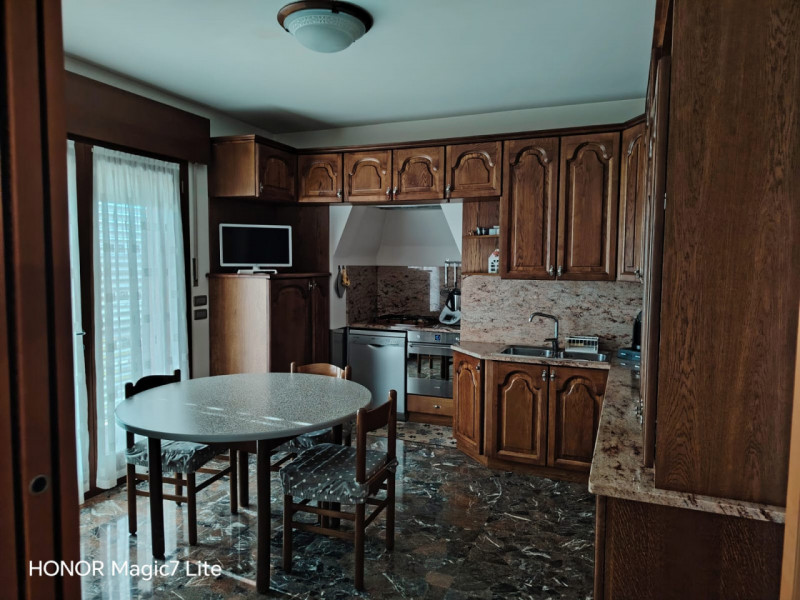 (Per INFO 3316190143) Scopri questa splendida casa singola terratetto, situata nel cuore di Caste...