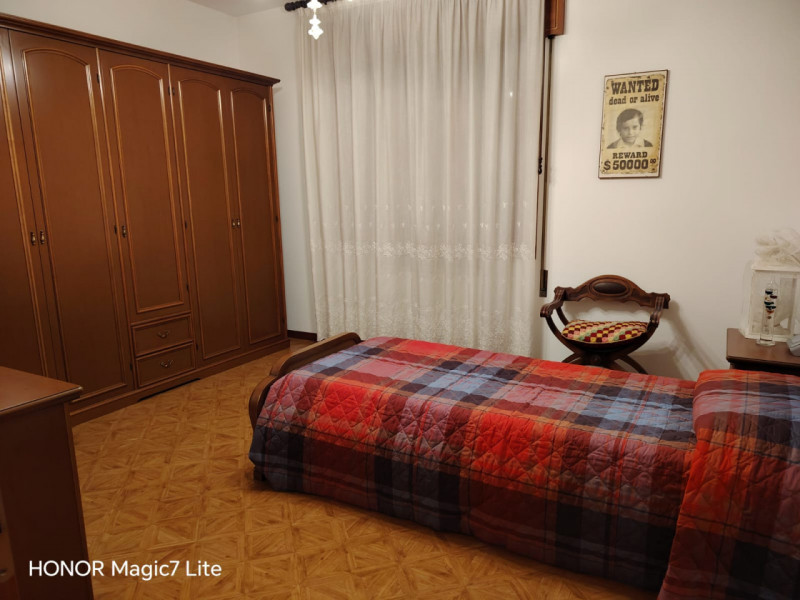 (Per INFO 3316190143) Scopri questa splendida casa singola terratetto, situata nel cuore di Caste...