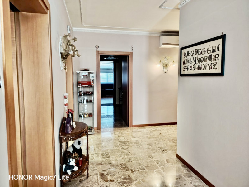 (Per INFO 3316190143) Scopri questa splendida casa singola terratetto, situata nel cuore di Caste...