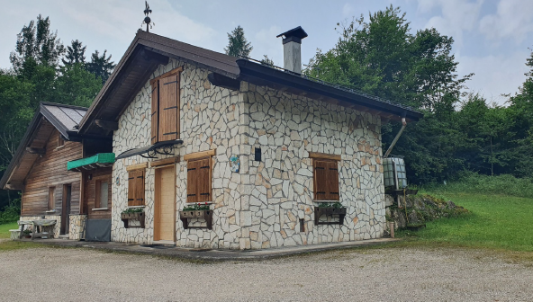 Rif. A.A.88-241

Vendita all'asta - terreno boschivo con annesso rustico in data 10 marzo 2026

D...