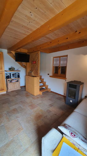 Rif. A.A.88-241

Vendita all'asta - terreno boschivo con annesso rustico in data 10 marzo 2026

D...