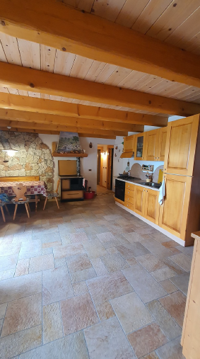 Rif. A.A.88-241

Vendita all'asta - terreno boschivo con annesso rustico in data 10 marzo 2026

D...