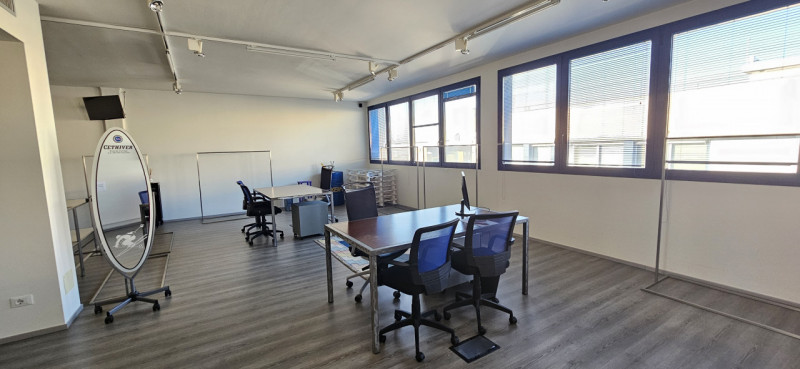 Riferimento per l'Agenzia VU0995 NOVENTA PADOVANA Via Panà. Proponiamo in vendita un ampio e mode...