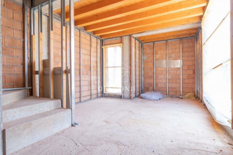 Colbertaldo: graziosa casetta singola, che attualmente si trova allo stato GREZZO, la cui costruz...