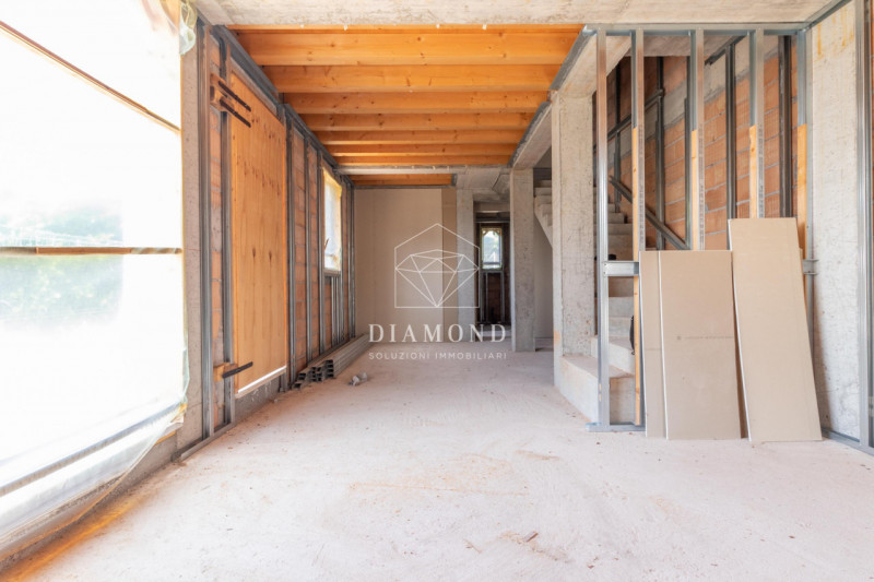 Colbertaldo: graziosa casetta singola, che attualmente si trova allo stato GREZZO, la cui costruz...