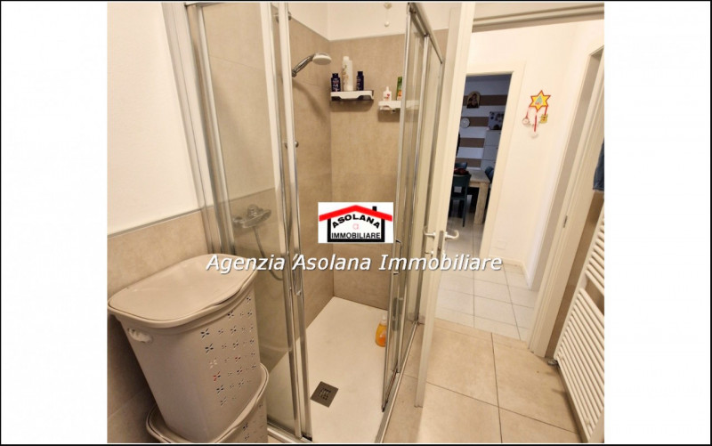 In centro a Caerano di San Marco affittasi appartamento a con ampia zona giorno 2 camere un bagno...