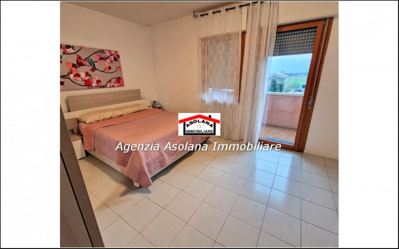 In centro a Caerano di San Marco affittasi appartamento a con ampia zona giorno 2 camere un bagno...