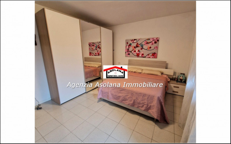 In centro a Caerano di San Marco affittasi appartamento a con ampia zona giorno 2 camere un bagno...