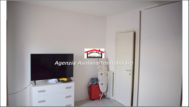 In centro a Caerano di San Marco affittasi appartamento a con ampia zona giorno 2 camere un bagno...