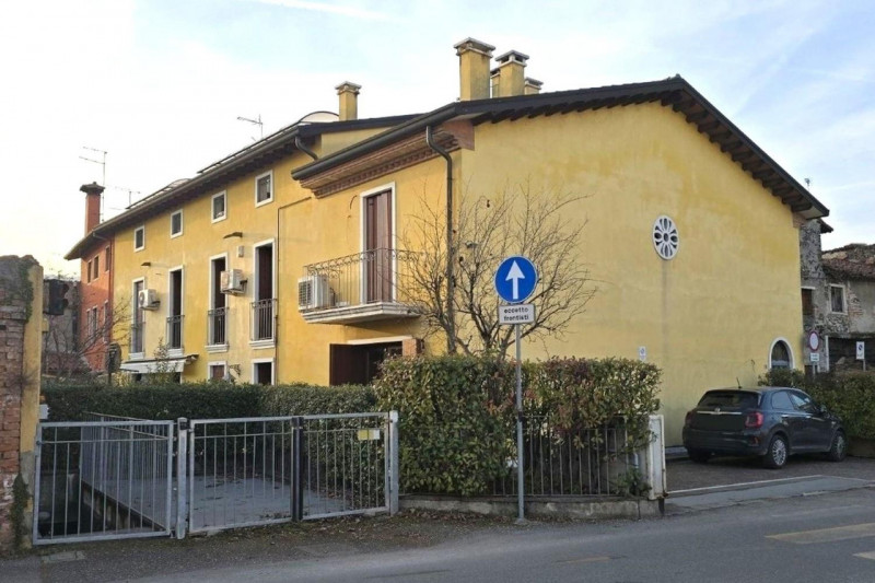 Quest’immobile viene venduto tramite asta online.

Alloggio con pertinenze sito ad Arzignano (VI)...