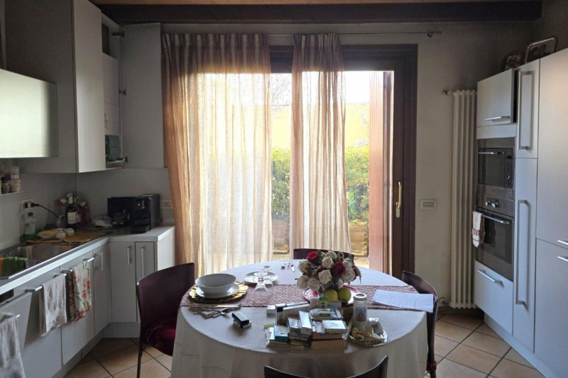 Quest’immobile viene venduto tramite asta online.

Alloggio con pertinenze sito ad Arzignano (VI)...